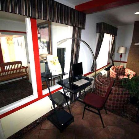 Norwood Inn Minneapolis Roseville Eksteriør bilde