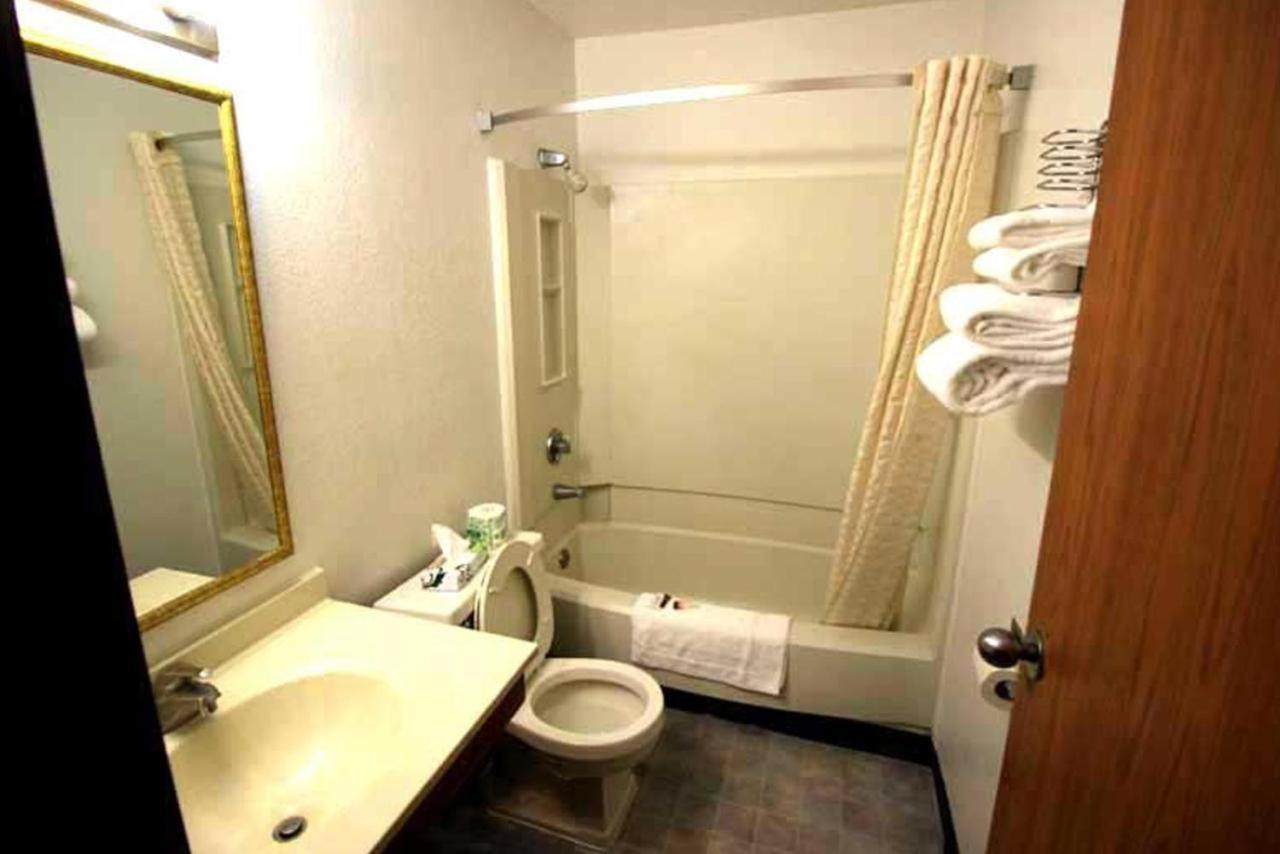 Norwood Inn Minneapolis Roseville Eksteriør bilde